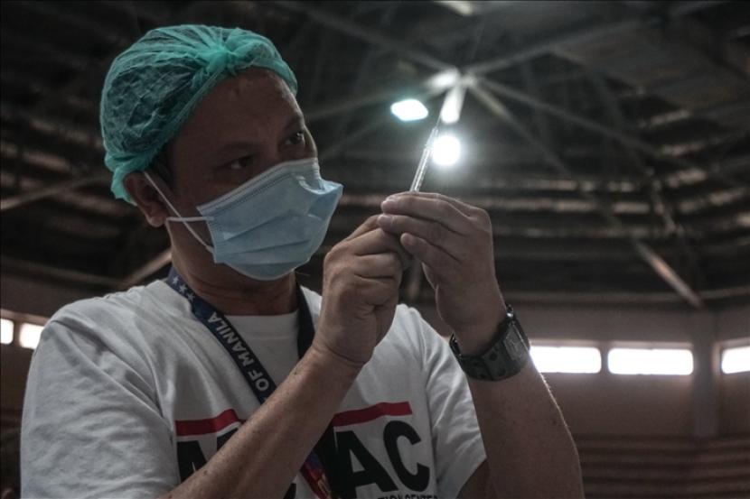 Filipina pada Ahad malam (19/9) menerima lebih dari lima juta dosis vaksin Covid-19 yang berasal dari Sinovac dan Pfizer.