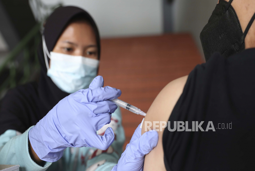 Menteri Kesehatan Budi Gunadi Sadikin menyampaikan update vaksin yang dimiliki Indonesia saat ini sebanyak 252 juta dosis. 