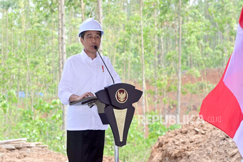 Presiden Joko Widodo (Jokowi). Jokowi berharap produksi beras mengalami peningkatan pada masa panen di Maret dan April mendatang.