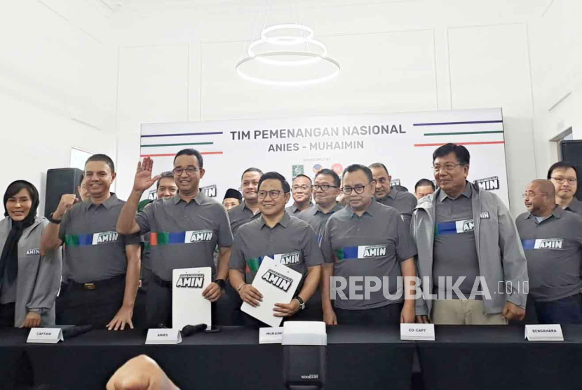 Tim pemenangan Anies Baswedan-Muhaimin Iskandar AMIN saat diumumkan secara perdana di rumah pemenangan, Jalan Pangeran Diponegoro 10, Jakarta Pusat, Selasa (14/11/2023). 