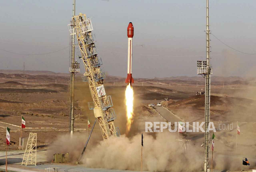 Peluncuran roket luar angkasa (ilustrasi).