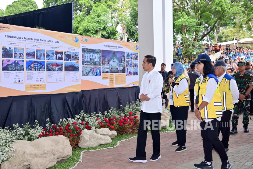 Presiden Joko Widodo (Jokowi) meresmikan Pasar Induk Among Tani Kota Batu, Jawa Timur, pada Kamis (14/12/2022). 