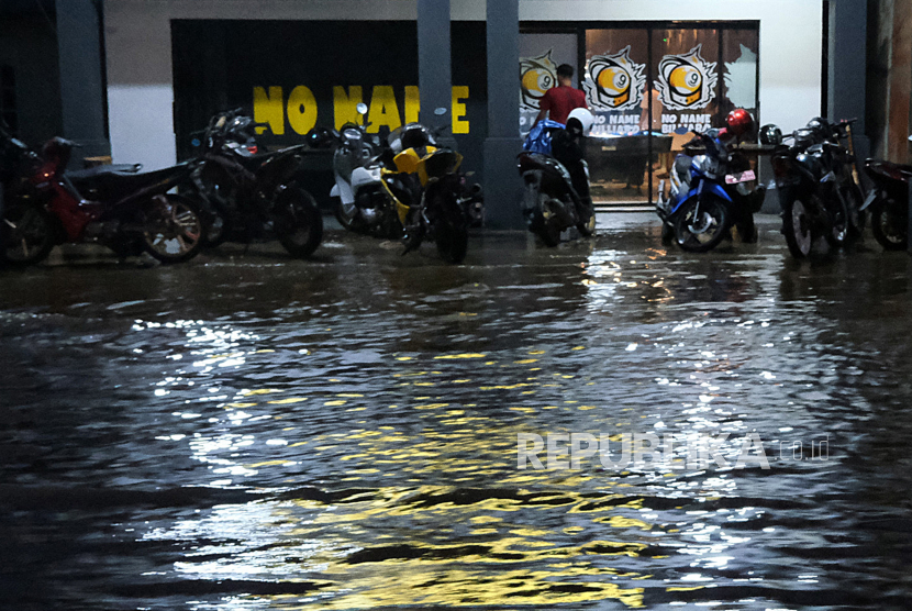 Banjir (ilustrasi). Sebanyak enam kecamatan di Kabupaten Kapuas, Kalimantan Tengah, kembali dilanda banjir. 