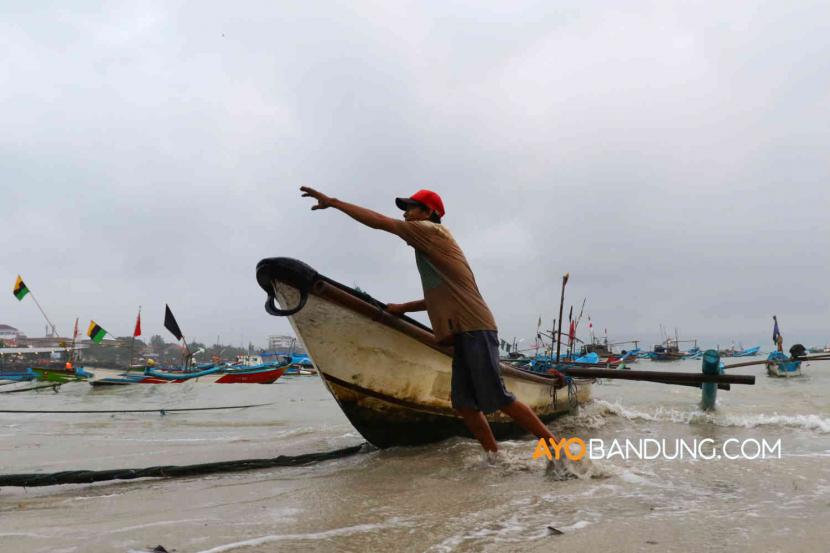 SAR Terjunkan Tim Selam Cari 17 Nelayan Hilang di Indramayu