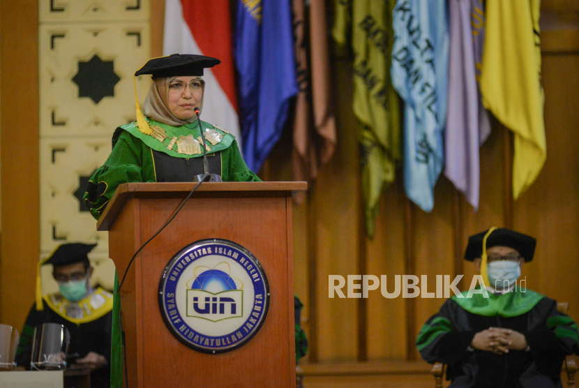 Rektor Universitas Islam Negeri (UIN) Syarif Hidayatullah Amany Burhanuddin Umar Lubis 