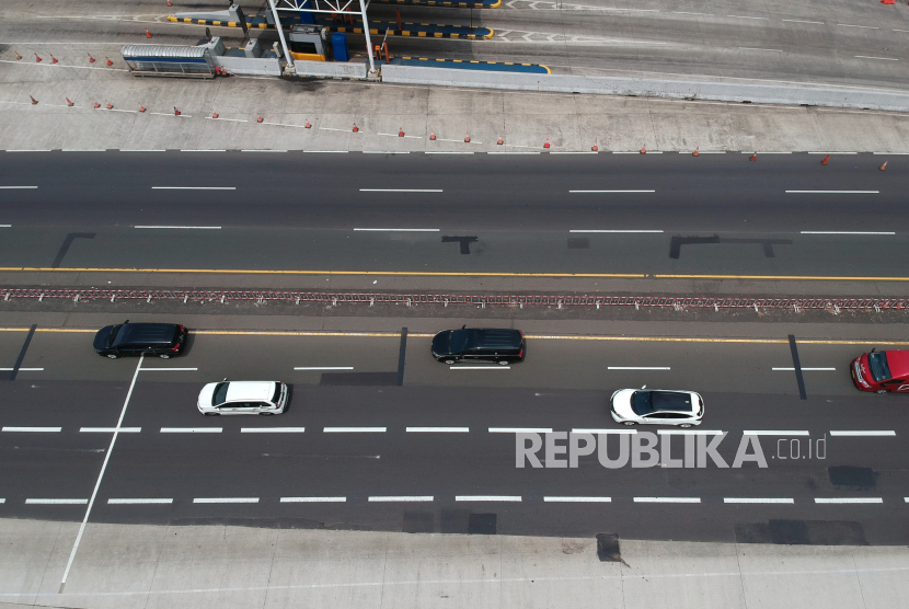 Jasa Marga melakukan respons cepat terhadap kecelakaan di KM 6 B ruas Jalan Tol Jakarta-Cikampek pada Rabu (1/5/2024). 