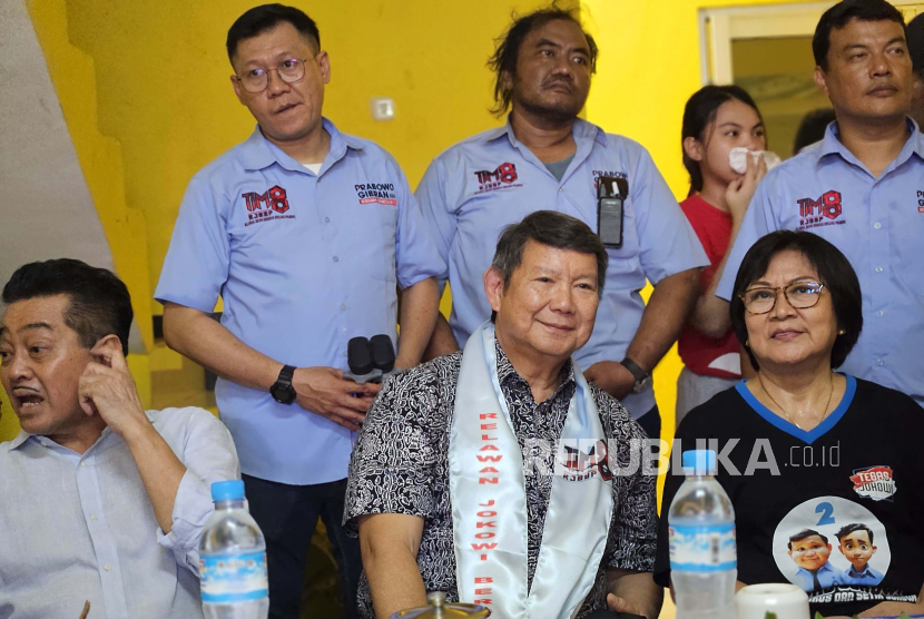 Anggota Dewan Pengarah Tim Kampanye Nasional (TKN) Prabowo-Girban, Hashim Djojohadikusumo, saat menghadiri Syukuran dan Aksi Sosial di Pasar Minggu, Jakarta Selatan, Jumat (5/1/2024). 