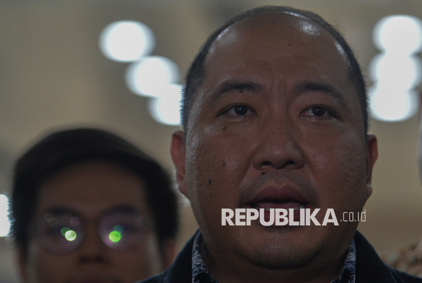 Direktur Utama PT Sri Rejeki Isman (Sritex) Iwan Kurniawan Lukminto memberikan keterangan pers usai menjalani pemeriksaan di Gedung Jaksa Agung Muda Tindak Pidana Khusus (Jampidsus), Kejaksaan Agung RI, Jakarta, Senin (23/6/2025). Iwan Kurniawan Lukminto menjalani pemeriksaan yang keempat kalinya sebagai saksi dalam kasus dugaan tindak pidana korupsi penyalahgunaan dana kredit PT Sritex yang merugikan negara sebesar Rp692 miliar.