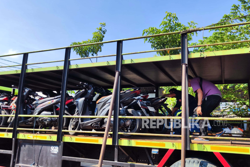 Puluhan motor program mudik gratis yang diberangkatkan dari Terminal Pulogebang, Jakarta, sudah tiba di Terminal Tirtonadi, Kota Solo, Jawa Tengah, Kamis (4/4/2024).