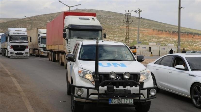 Truk yang membawa bantuan menyeberang ke wilayah Suriah melalui gerbang perbatasan Cilvegozu di provinsi Hatay, selatan Turki - Anadolu Agency