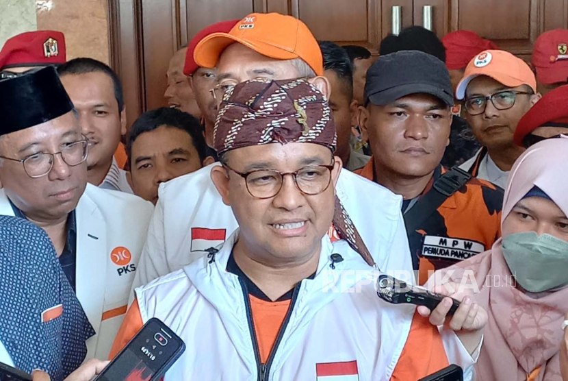 Bakal calon presiden (bacapres) Anies Rasyid Baswedan. Politisi Nasdem menilai Anies masih memantau pesaing sebelum umumkan cawapres.