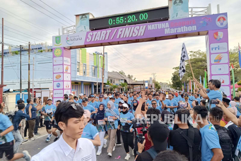 Ajang lari Natuna Geopark Marathon perdana digelar di Natuna, Kepulauan Riau, Ahad (12/5/2024). 