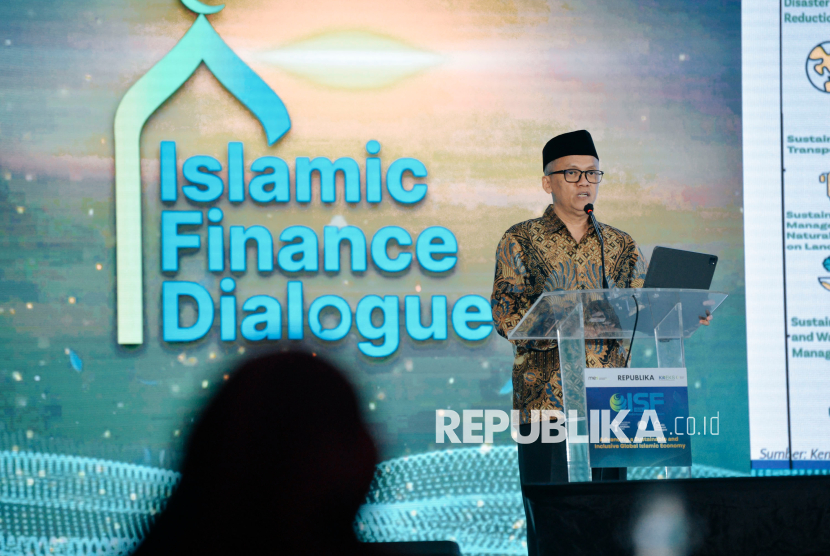 Staf Ahli Menteri Keuangan Bidang Penerimaan Negara Bukan Pajak Agus Rofiudin saat menjadi pembicara dalam acara Islamic Finance Dialogue di Jakarta, Senin (26/5/2025). 