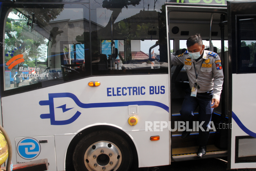 Kepala Dinas Perhubungan (Kadishub) Kota Bogor Eko Prabowo menjelaskan syarat mudah gratis naik Bus Kita Trans Pakuan, yang akan mulai beroperasi pada Selasa, 2 November 2021. Ilustrasi
