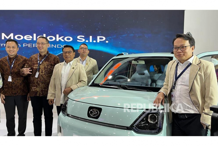 Ketua Umum Perkumpulan Industri Kendaraan Listrik Indonesia (Periklindo) Moeldoko dalam perhelatan PERIKLINDO Electric Vehicle Show (PEVS) 2023 di JIExpo Kemayoran, Jakarta, Rabu (17/5/2023).