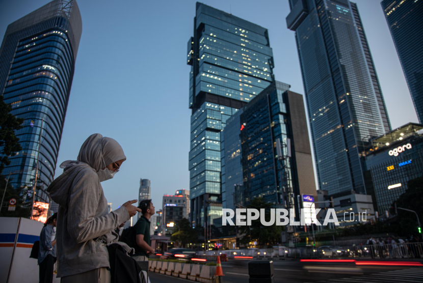 Ekonom Senior Institute for Development of Economics and Finance (Indef), Fadhil Hasan, mengkritisi angka pertumbuhan ekonomi sebesar 5,12 persen pada kuartal II 2025. (ilustrasi)