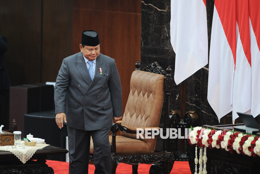Presiden Prabowo Subianto bersiap menyampaikan pidato  dalam Sidang Paripurna Pembukaan Masa Persidangan I DPR Tahun Sidang 2025-2026 di Gedung Nusantara, Kompleks Parlemen, Jakarta, Jumat (15/8/2025). Dalam sidang tersebut Presiden Prabowo Subianto menyampaikan pidato kenegaraan dalam rangka Penyampaian Pengantar/Keterangan Pemerintah atas RUU tentang APBN Tahun Anggaran 2026 beserta Nota Keuangan.