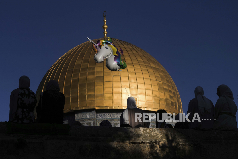 Muslim worshipers gather for Eid al-Adha prayers next to the Dome of the Rock shrine at the Al Aqsa Mosque compound in Jerusalem