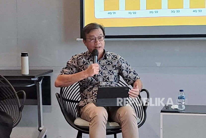 Direktur Utama Bank Jago Arief Harris di Kantor Bank Jago, Jumat (17/3/2023) menjelaskan mengenai kinerja positif Bank Jago sepanjang 2022. 