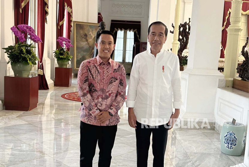 Sekretaris Pribadi (Sespri) Ibu Negara Iriana Jokowi, Sendi Fardiansyah meminta restu kepada Presiden Joko Widodo (Jokowi) untuk maju menjadi calon Wali Kota Bogor 2024. 