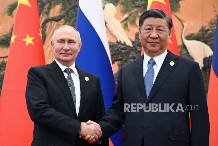 Presiden Rusia Vladimir Putin dan Presiden China Xi Jinping di Belt and Road Forum di Beijing, China, Rabu (18/10/2023).