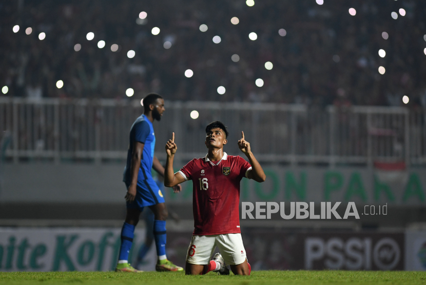 Pesepak bola timnas Indonesia U-22 Ramadhan Sananta (kanan). Ramadhan menatap laga kedua Grup A Indonesia vs Myanmar di SEA Games 2023 Kamboja yang akan dimainkan pada Kamis (4/5/2023) dengan optimistis.