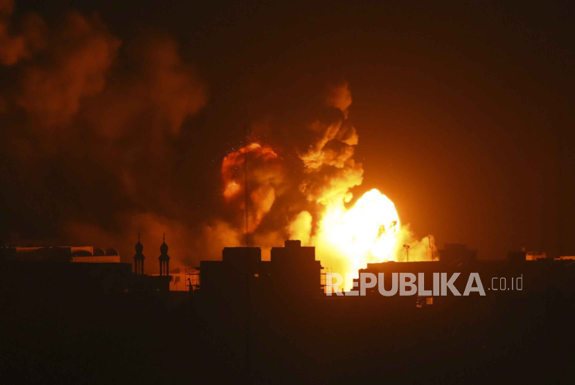 Yordania mengirim pasokan medis darurat melalui udara ke rumah sakit lapangan di Jalur Gaza.