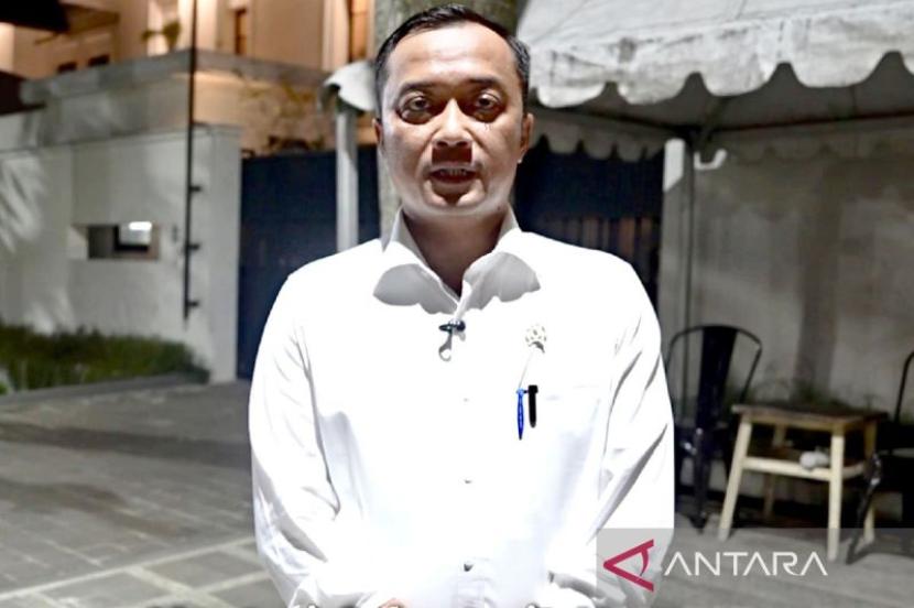 Presiden resmi mencopot Ebenezer dari posisi wakil menteri.