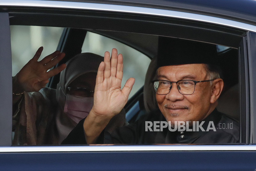 Anwar Ibrahim menjadi PM Malaysia.