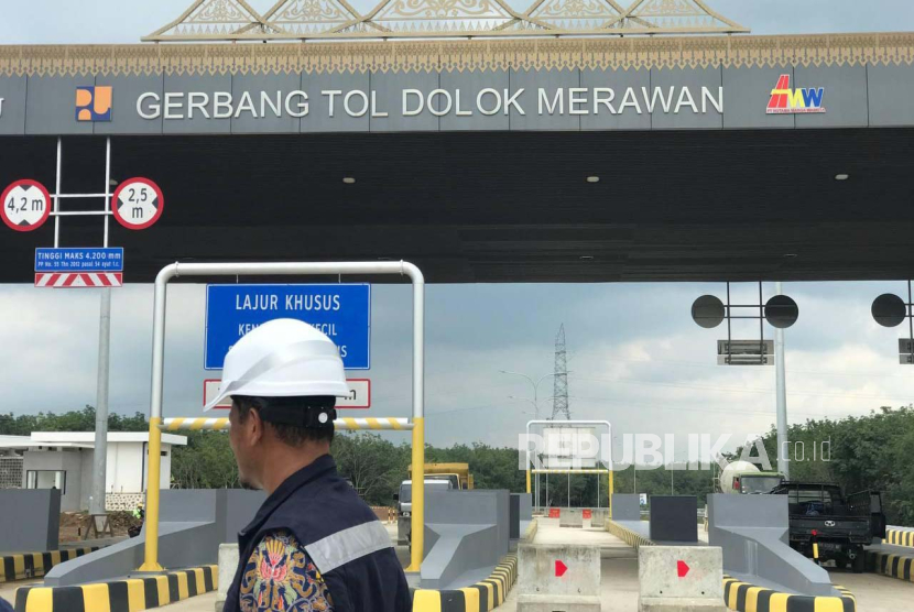 Gerbang Dolok Merawan yang merupakan bagian Jalan Tol Kuala Tanjung-Tebing Tinggi-Parapat.