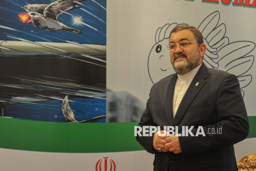 Duta Besar Iran untuk Indonesia Mohammad Boroujerdi menyampaikan keterangan pers di kediamannya di Jakarta, Selasa (17/6/2025). Keterangan pers tersebut menyampaikan tentang situasi terkini konflik antara Iran dan Israel. Selain itu. Mohammad Boroujerdi juga menegaskan Iran akan terus membalas serangan dari Israel sebagai upaya aksi bela diri selama penyerangan dan agresi masih terus belanjut. Dubes Iran menganggap, serangan yang dilakukan oleh Israel merupakan tindakan ilegal yang tidak dibenarkan oleh hukum internasional karena tersebut menyasar sejumlah fasilitas sipil dan situs aktivitas nuklir.