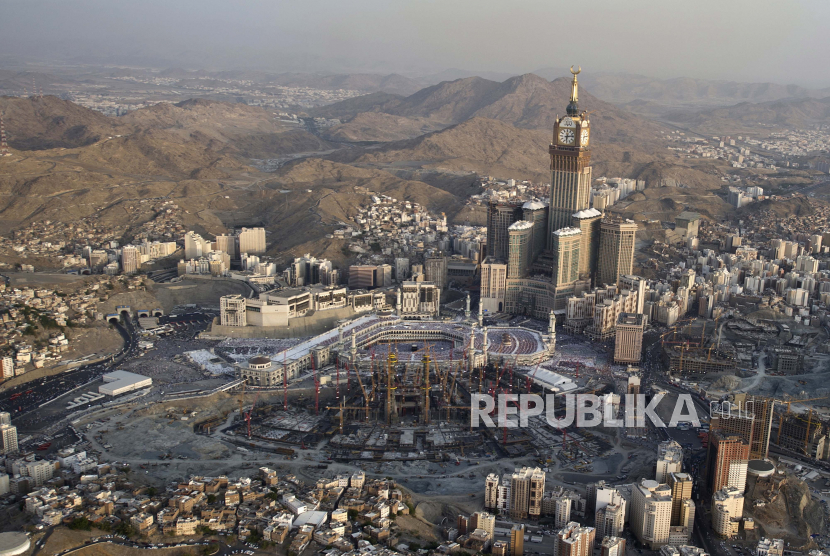 foto udara tersedia pada 24 Agustus 2011 menunjukkan masjid agung di kota suci Mekah selama sepuluh hari terakhir Ramadhan, Arab Saudi, 21 Agustus 2011. 