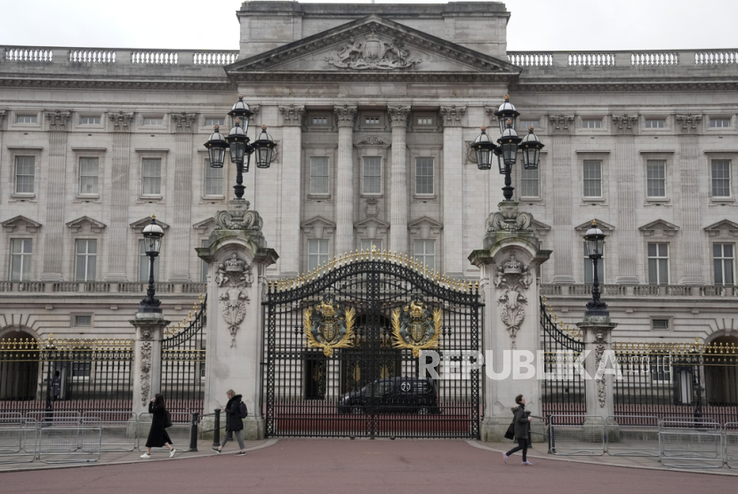Pemandangan Istana Buckingham di London, Selasa, 6 Februari 2024. Istana Buckingham mengumumkan bahwa raja telah memulai perawatan untuk penyakit kanker yang dirahasiakan.