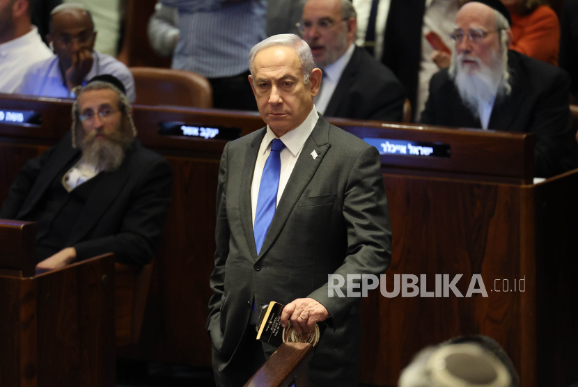 Perdana Menteri Israel Benjamin Netanyahu menghadiri pemungutan suara pleno Knesset di Yerusalem, 10 Juni 2024.