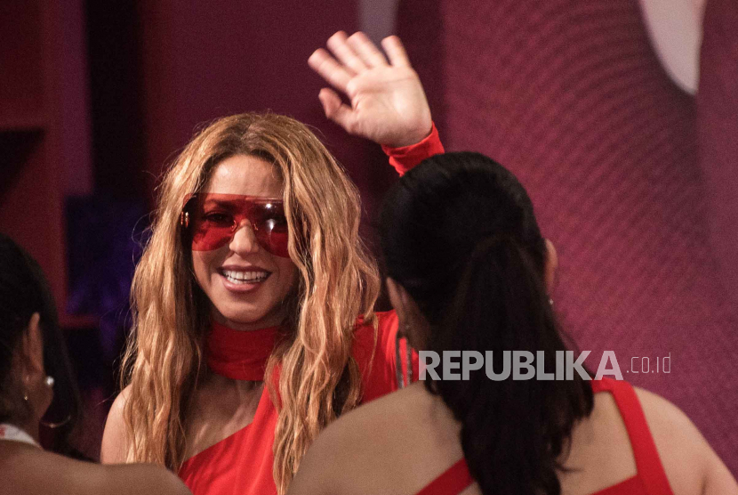 Penyanyi asal Kolombia, Shakira, sempat terbelit kasus penggelapan pajak di Spanyol. Kasusnya telah ditutup karena kurangnya alat bukti.
