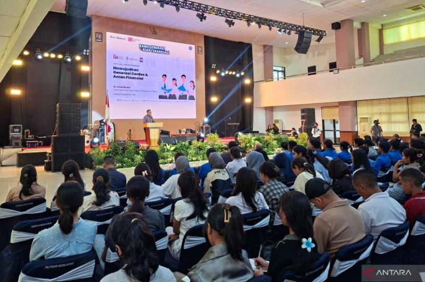 OJK edukasi mahasiswa Poltek Kupang bijak atur keuangan.