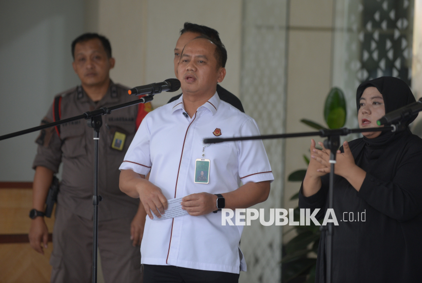 Kapuspenkum Kejagung Anang Supriatna minta Kejari Jaksel menahan Silfester Matutini.
