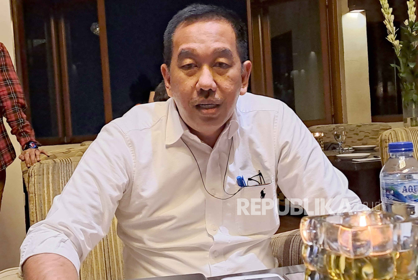 Direktur Utama PT Angkasa Pura (AP) II Muhammad Awaluddin saat menjelaskan mengenai potensi perluasan trafik penerbangan di Jawa Barat setelah Bandara Kertajati beroperasi penuh, Ahad (29/10/2023). 