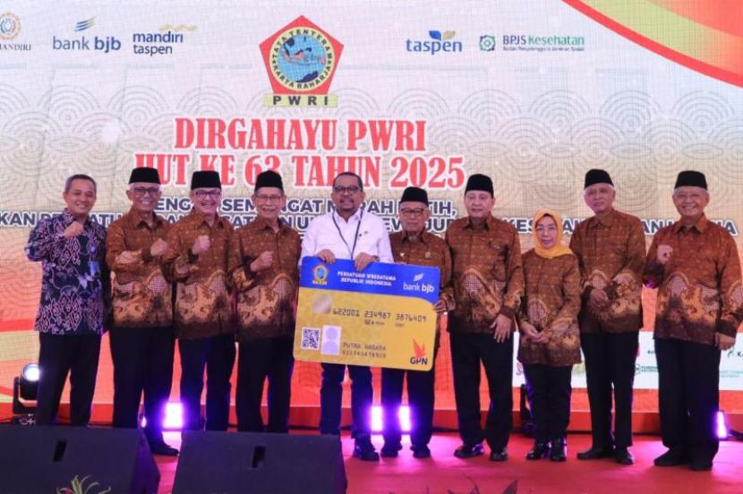 Bank BJB Luncurkan Kartu ATM Co-Branding Bersama PWRI untuk Pensiunan