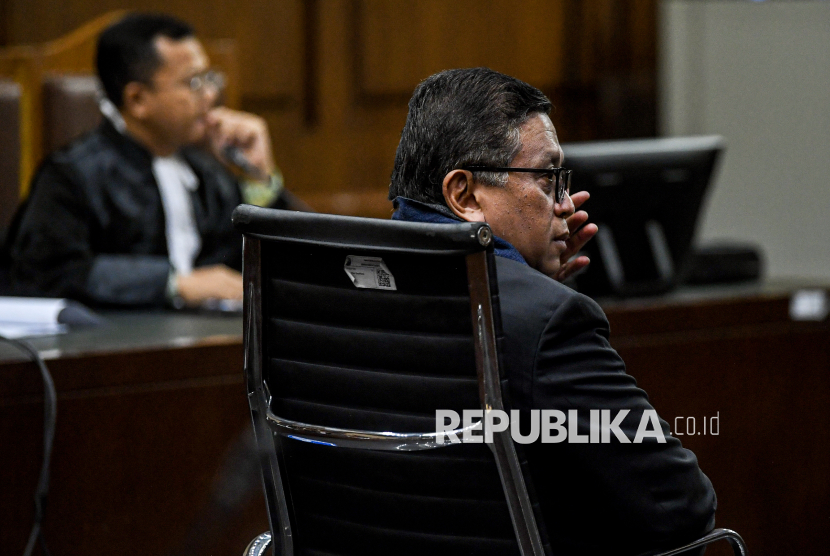 Terdakwa kasus dugaan menghalangi penyidikan kasus korupsi Harun Masiku dan suap KPU, Hasto Kristiyanto menjalani sidang pembacaan dakwaan, di Pengadilan Tipikor, Jakarta Pusat, Jumat (14/3/2025).