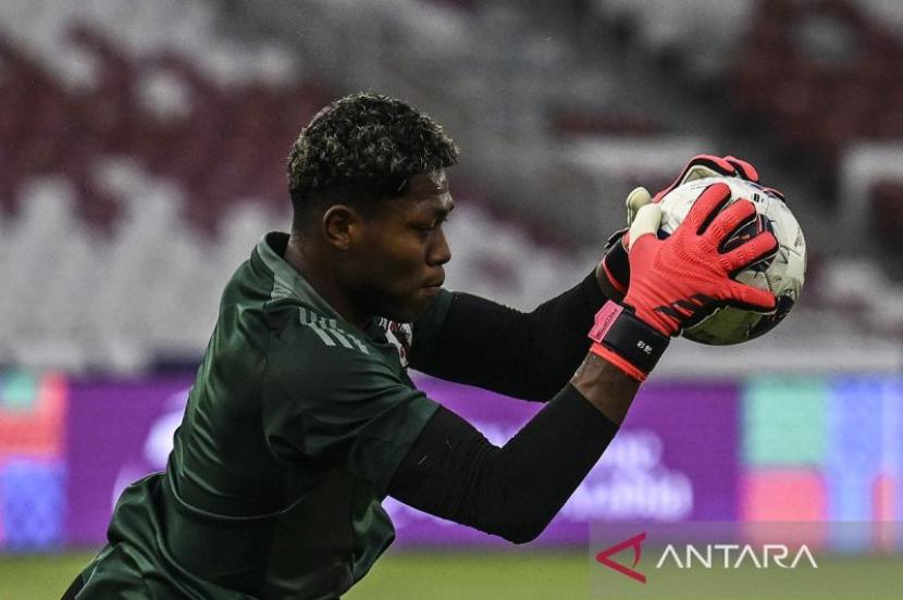 Milan bidik Elia Caprile dan Zion Suzuki.