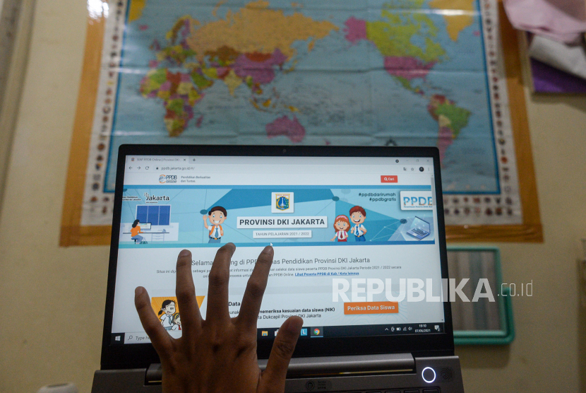 Ilustrasi Penerimaan Peserta Didik Baru (PPDB) Online. Ketua Panitia PPDB Online SMA SMK Sumatra Barat, Suindra, mengatakan sebanyak 53.519 siswa dinyatakan lulus hasil pendaftaran Penerimaan Peserta Didik Baru (PPDB) SMA dan SMK.