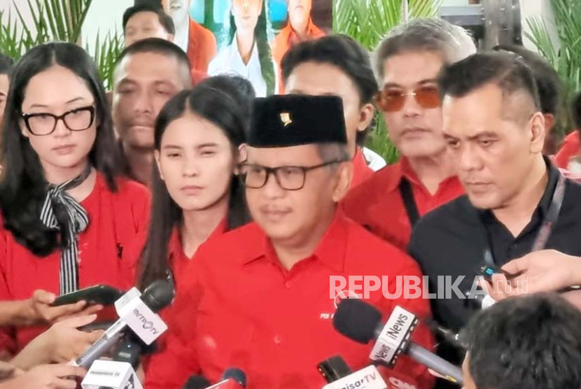 Sekretaris Jenderal PDIP, Hasto Kristiyanto. Sekjen PDIP Hasto sebut Prabowo-Gibran menjadi cermin Jokowi tiga periode.