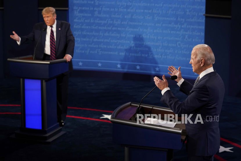 Capres pejawat Amerika Serikat ( AS) Donald Trump dan penantangnya Joe Biden memulai debat pertama pemilihan umum AS yang digelar di Case Western Reserve University, Cleveland, AS, Rabu (30/9) WIB.