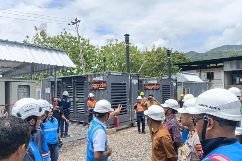 PLN tambah kapasitas mesin pembangkit listrik di Pulau Adonara.