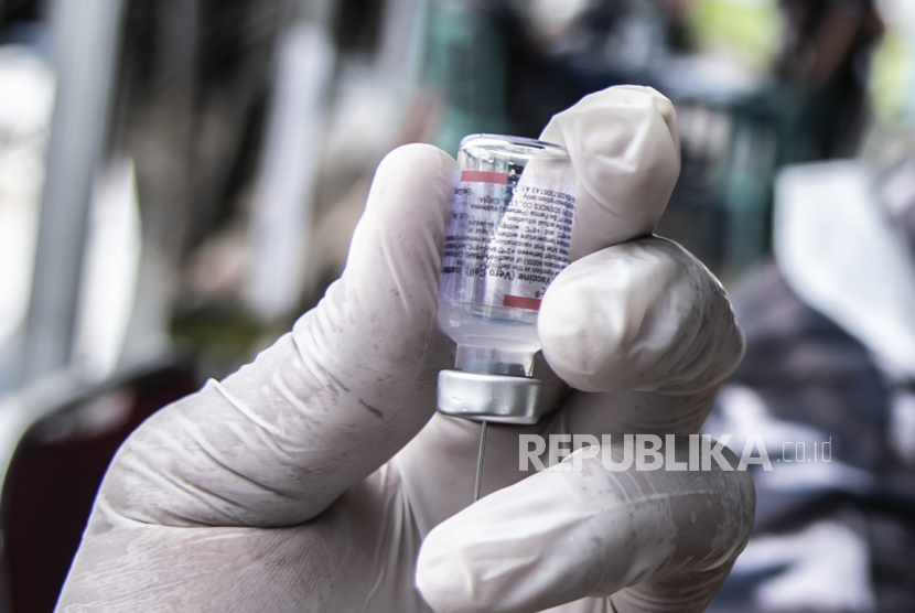 Dinas Kesehatan Kabupaten Boyolali, Provinsi Jawa Tengah, melakukan penyisiran vaksinasi terhadap warga yang belum disuntik vaksin di wilayah perdesaan untuk mencegah penyebaran kasus Covid-19, ilustrasi.