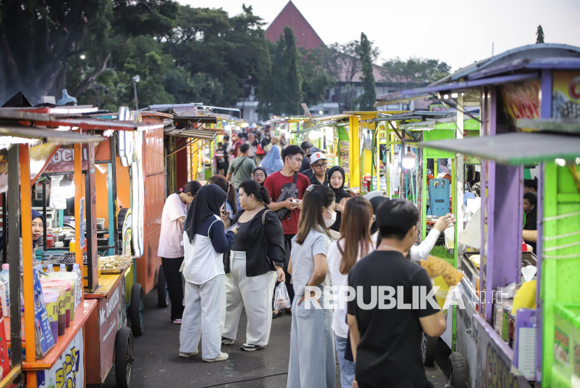 Pasar Malam Kodam Brawijaya, Lokasi Favorit Warga Surabaya Berburu Takjil