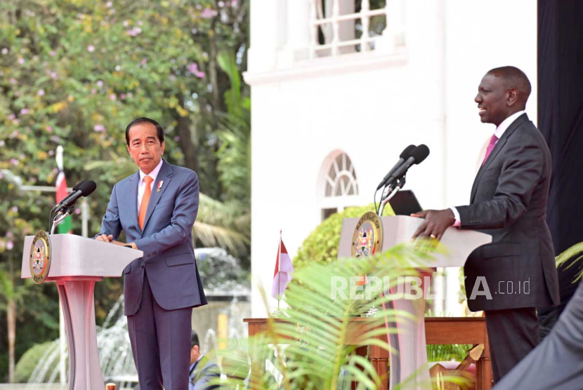 Presiden Jokowi saat melakukan pertemuan bilateral dengan Presiden Kenya William Ruto di State House, Nairobi, Kenya, Senin (21/8/2023).