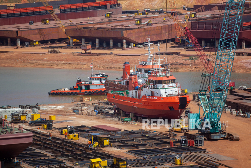 KPK tengah mengusut dugaan ekspor ilegal 5,3 juta ton ore nikel ke China.