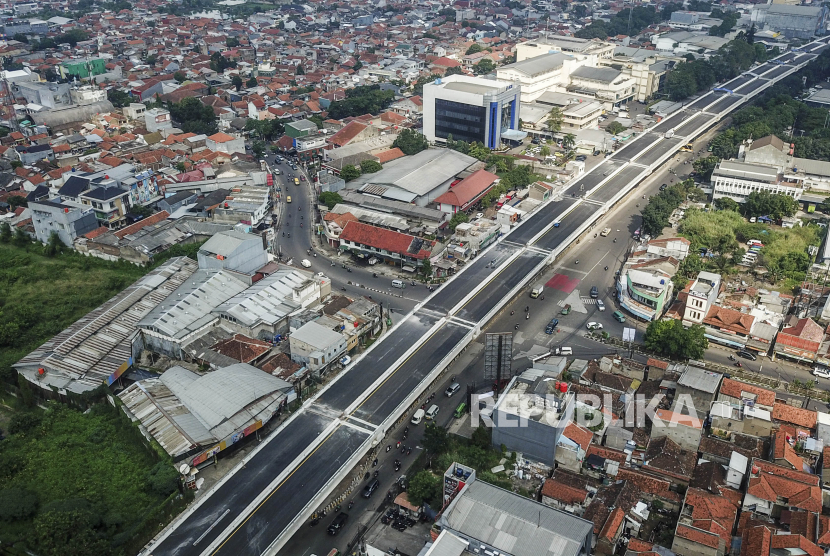 Foto udara suasana Jembatan Layang (Flyover) Kopo di Jalan Soekarno Hatta, Kota Bandung.